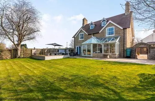 5 bedroom 5 Bed Cottage In Bicester in Oxfordshire