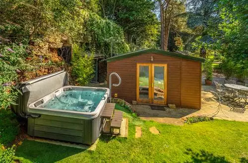 2 bedroom Grange Stables in Oxfordshire
