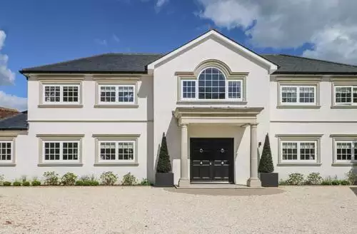 5 bedroom Sea Estate House beach and hot tub in Sussex