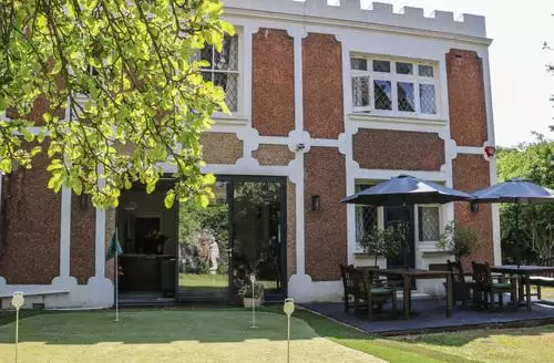 5 bedroom The Hideaway beach and hot tub in Sussex