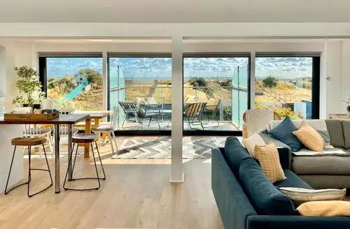 4 bedroom Sealight in Sussex