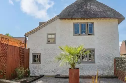4 bedroom Spring Cottage in Sussex
