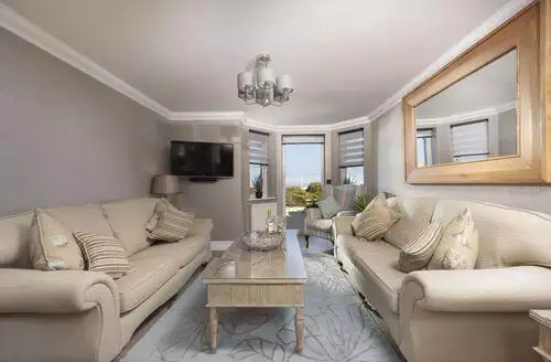 2 bedroom Crystal View in Cornwall