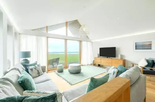 3 bedroom 3 Bed Cottage In St. Eval beach and hot tub in Cornwall