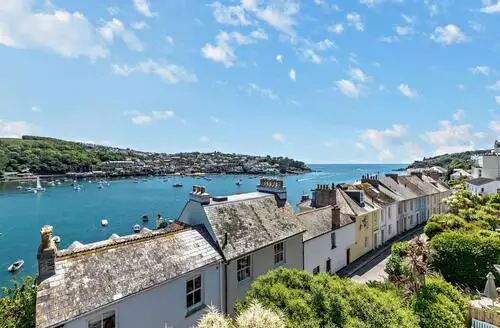 4 bedroom 4 Bed Cottage In Fowey beach and hot tub in Cornwall