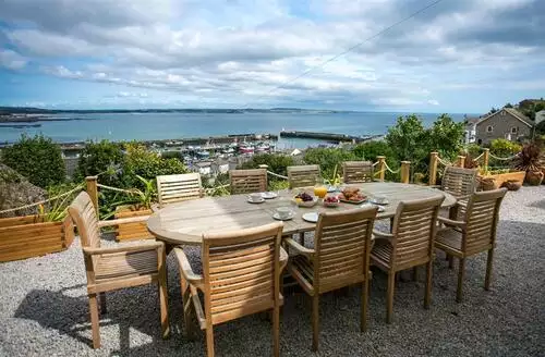 4 Bed Cottage In Newlyn