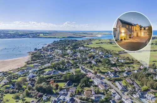5 Bed Cottage In Rock