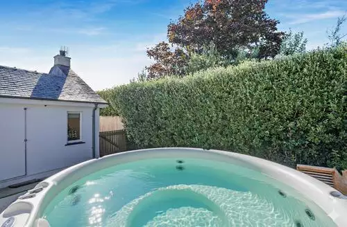 5 Bed Cottage In Rock