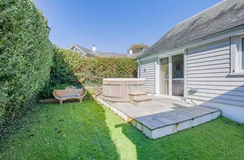 5 Bed Cottage In Rock