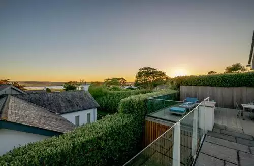 5 Bed Cottage In Rock