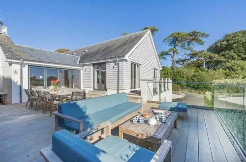 5 Bed Cottage In Rock