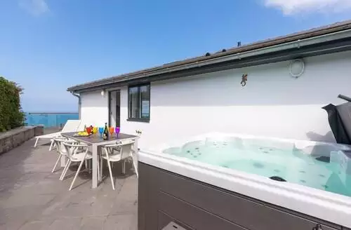 3 bedroom Gwel An Godrevy beach and hot tub in Cornwall