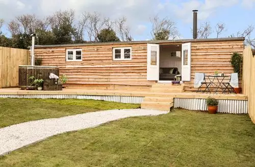 1 bedroom Sebright beach and hot tub in Cornwall