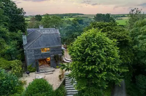 5 bedroom 5 Bed Cottage In Little Petherick in Cornwall