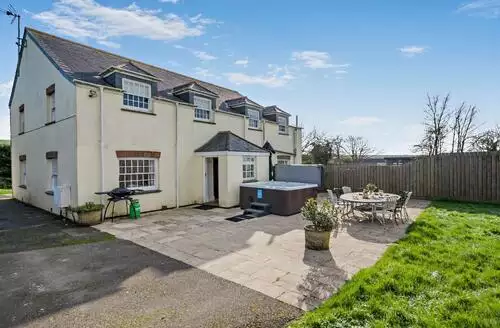 5 bedroom 5 Bed Cottage In Wadebridge in Cornwall