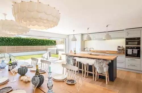 4 bedroom Seastar in Cornwall