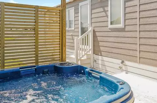 2 bedroom Silver Sands Deluxe in Cornwall