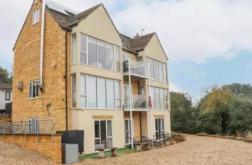 3 bedroom Beautiful Cotswold View in Cotswolds