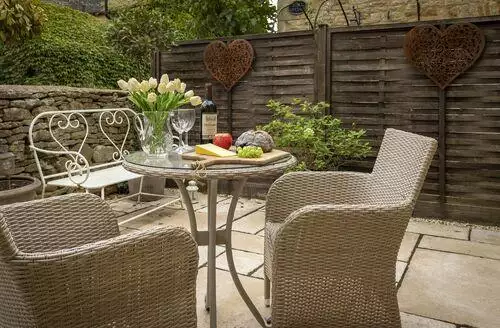 3 bedroom Corner Cottage in Cotswolds