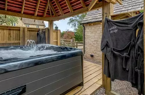 2 bedroom Bramble Cottage in Cotswolds