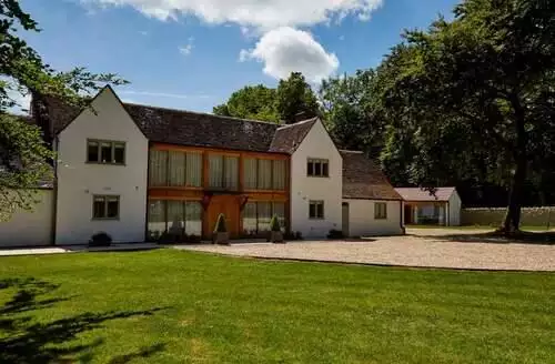 8 bedroom The White House in Cotswolds