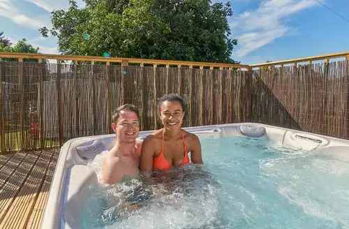 2 bedroom Beech 2 Hot Tub in Devon