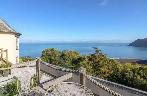 2 bedroom C S Lewis Balcony in Devon