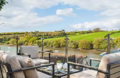 2 bedroom Captain's Lookout in Devon