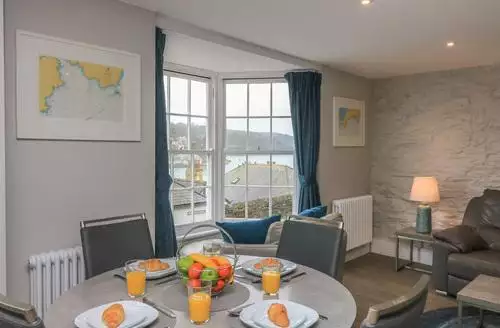 2 bedroom Queens View in Devon