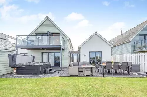4 bedroom 4 Bed Cottage In Northam in Devon