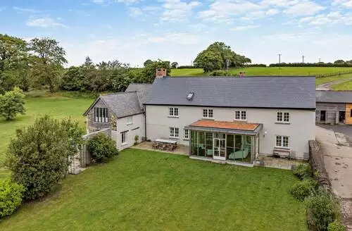 6 bedroom 6 Bed Cottage In Oakford in Devon