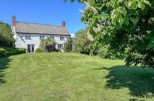 6 bedroom 6 Bed Cottage In Tiverton in Devon