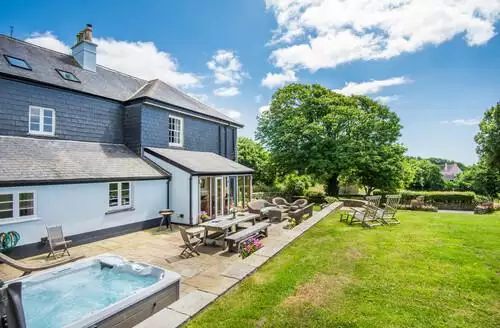 7 bedroom Bigbury Court Farmhouse in Devon