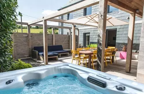 4 bedroom Huccombe Farmhouse in Devon