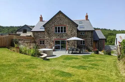 5 bedroom Knowle House in Devon