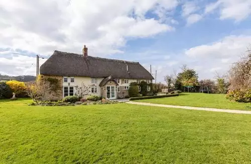 3 bedroom 3 Bed Cottage In Bridport beach and hot tub in Dorset