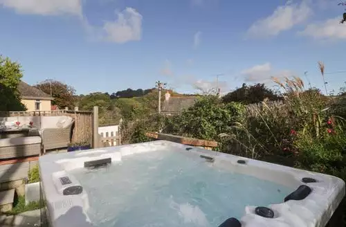 3 bedroom Pound Cottage beach and hot tub in Dorset