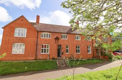 5 bedroom Red House beach and hot tub in Dorset