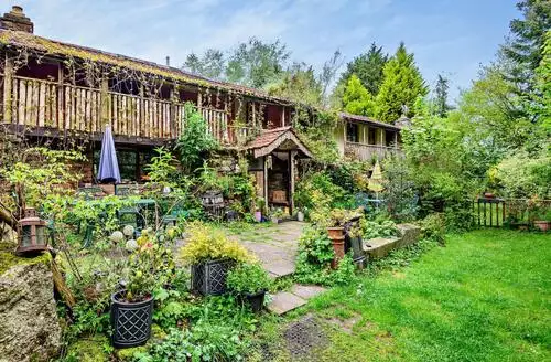 4 bedroom 4 Bed Cottage In Lydney in Forest Of Dean