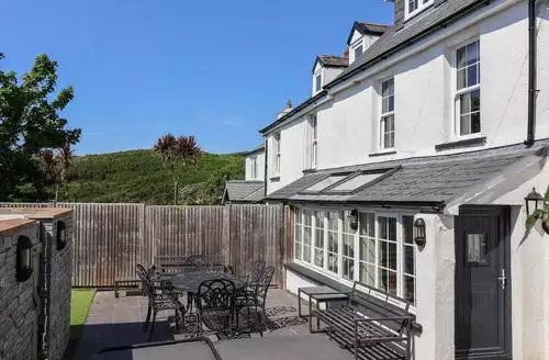6 bedroom Rosebank Cottage beach and hot tub in North Devon