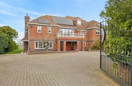 6 bedroom 6 Bed Cottage In Bideford in North Devon