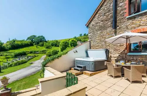 2 bedroom Aylesbury Cottage in North Devon