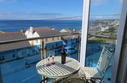 3 bedroom 3 Bed Apartment In Porthleven in Porthleven