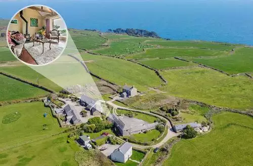 1 bedroom 1 Bed Cottage In Penzance beach and hot tub in Porthleven