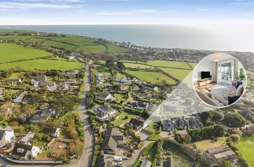3 bedroom 3 Bed Cottage In Praa Sands beach and hot tub in Porthleven