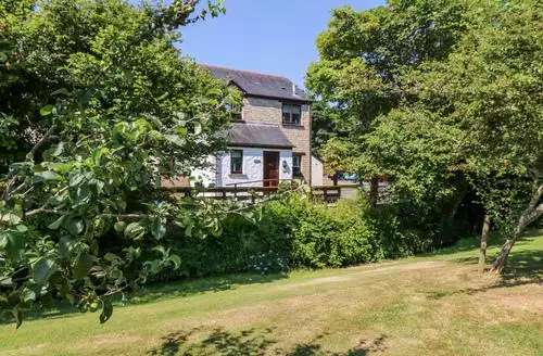 2 bedroom Tranquility beach and hot tub in Porthleven