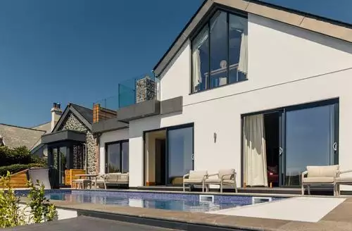 4 bedroom Trevean beach and hot tub in Porthleven