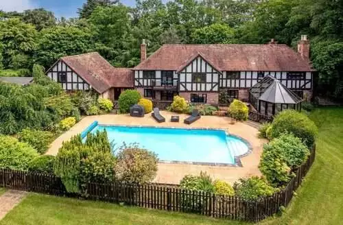 6 bedroom 6 Bed Cottage In Taunton in Somerset