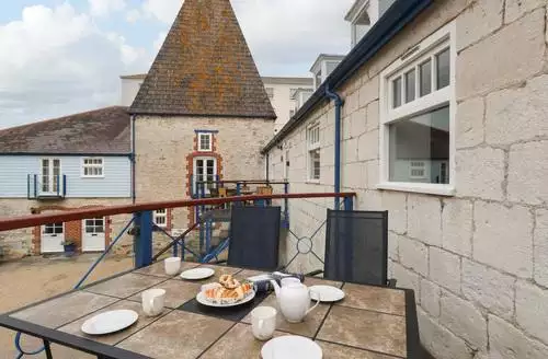 4 bedroom Spindrift in Weymouth