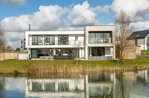 5 bedroom Silverlake   Dorset Creek in Weymouth